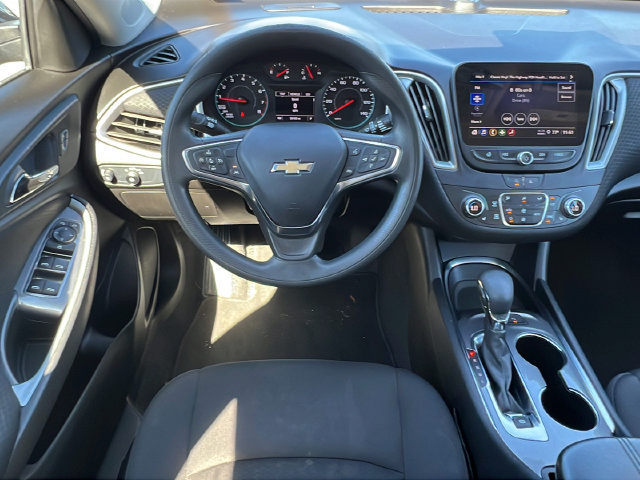 Used 2025 Chevrolet Malibu LT FWD image 13