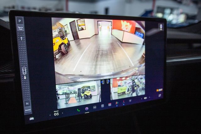 Used 2021 Tesla Model S Plaid image 4