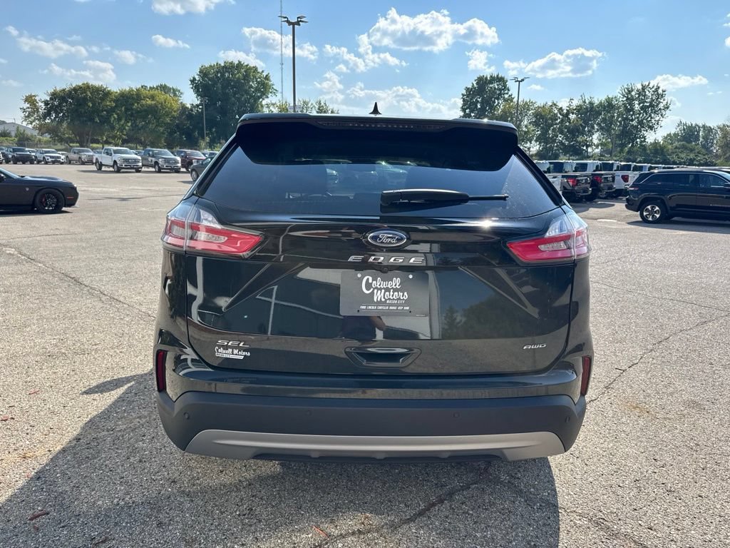 Certified 2024 Ford Edge SEL w/ Convenience Package AWD/4WD image 4