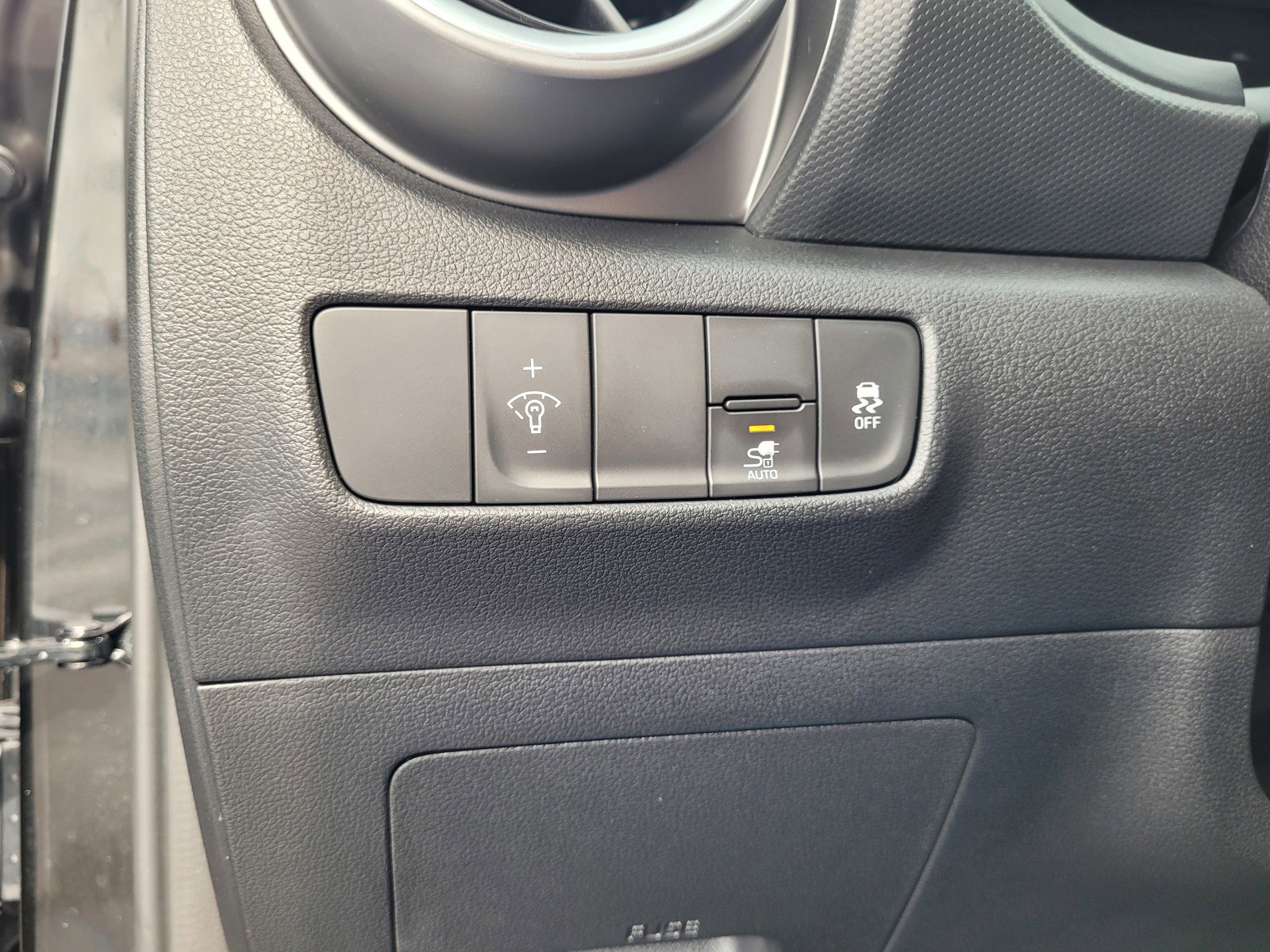 Used 2023 Hyundai Kona SE image 24