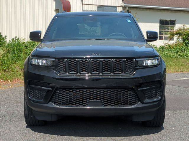 Certified 2023 Jeep Grand Cherokee Altitude AWD/4WD image 2