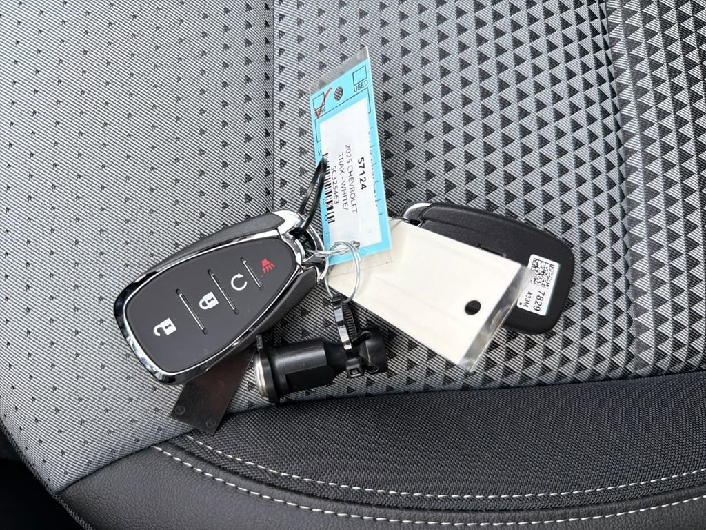 New 2025 Chevrolet Trax LT w/ LT Convenience Package image 26