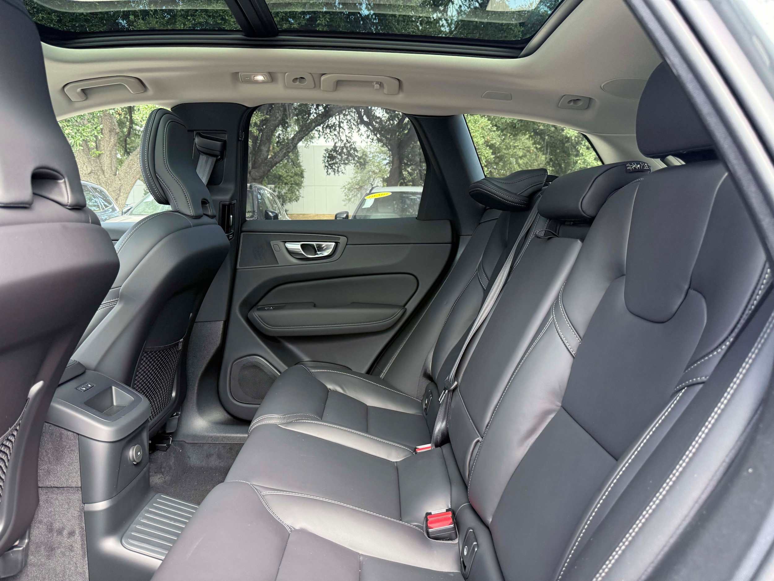 New 2026 Volvo XC60 T8 Ultra w/ Protection Package Premier AWD/4WD image 16