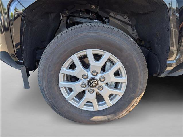 Certified 2025 Toyota Tacoma SR5 AWD/4WD image 29