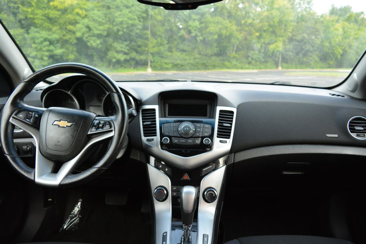 Used 2013 Chevrolet Cruze LT FWD image 18