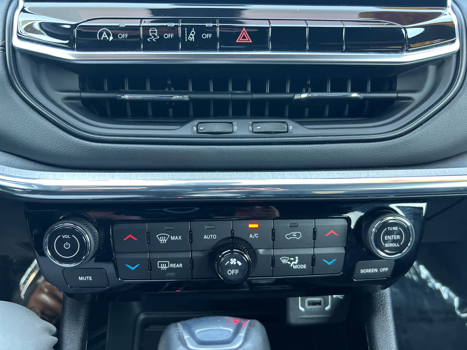 Used 2022 Jeep Compass Limited w/ (RED) Package image 19