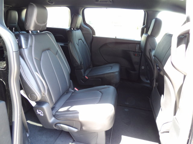New 2027 Chrysler Pacifica Select FWD image 13