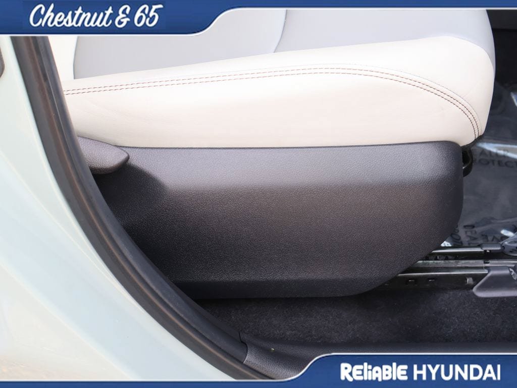 Used 2022 Toyota RAV4 XLE Premium AWD/4WD image 10