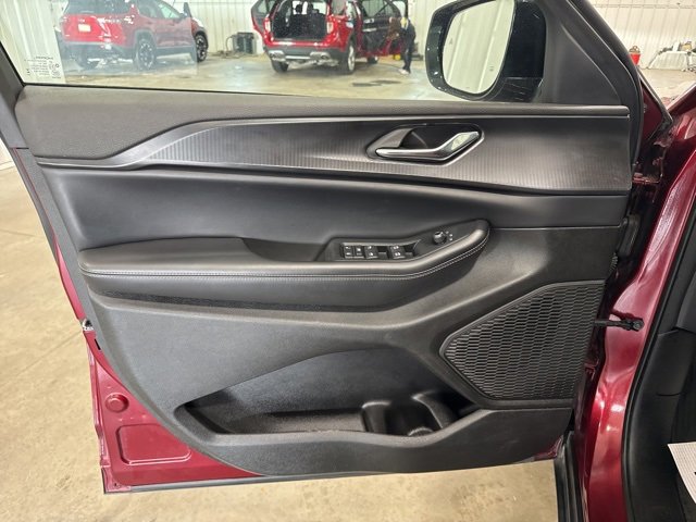 Used 2024 Jeep Grand Cherokee Altitude image 25