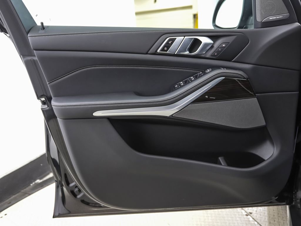 Certified 2024 BMW X5 xDrive40i w/ Premium Package image 9