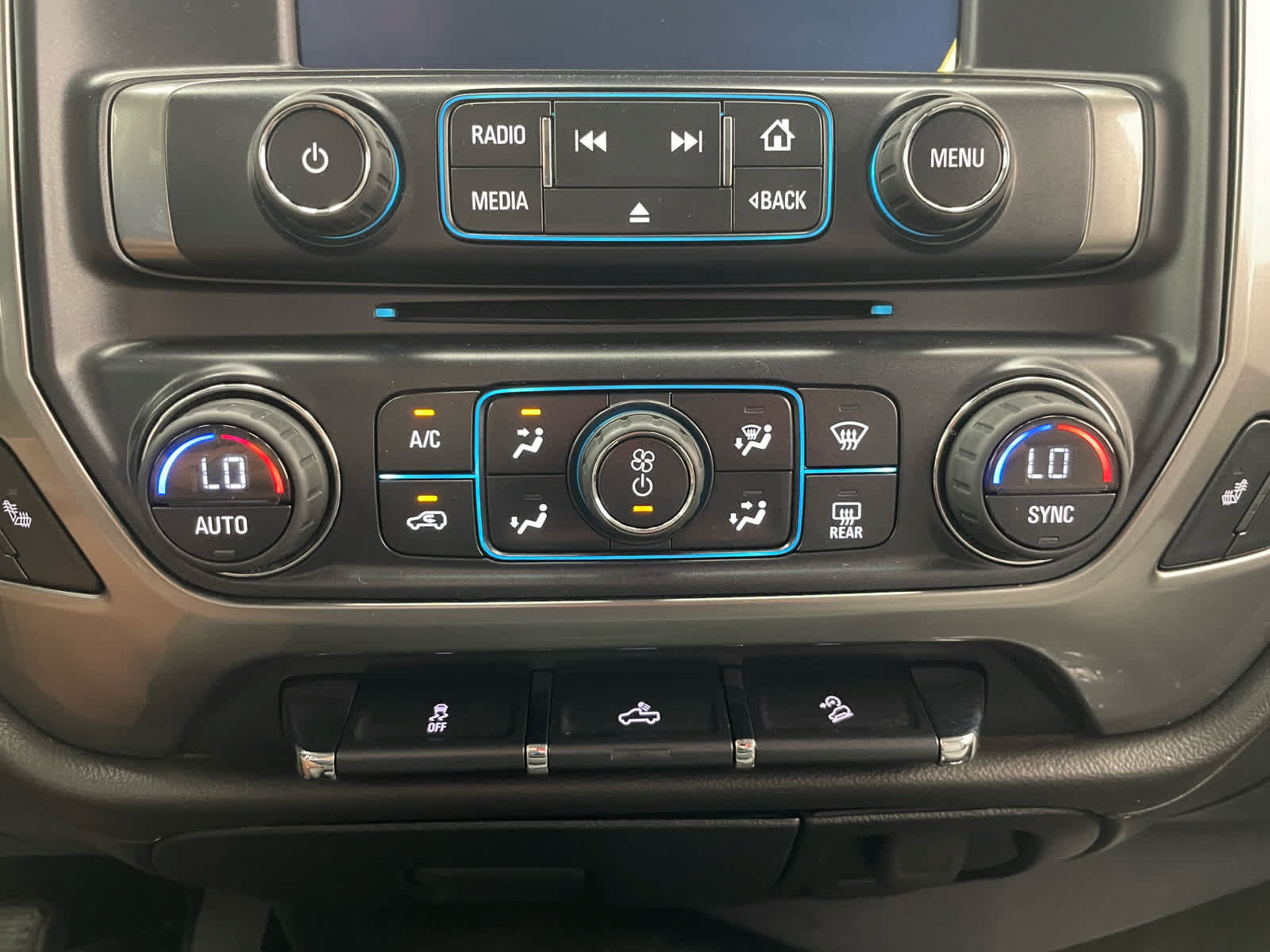Used 2015 Chevrolet Silverado 1500 LTZ Z71 AWD/4WD image 6