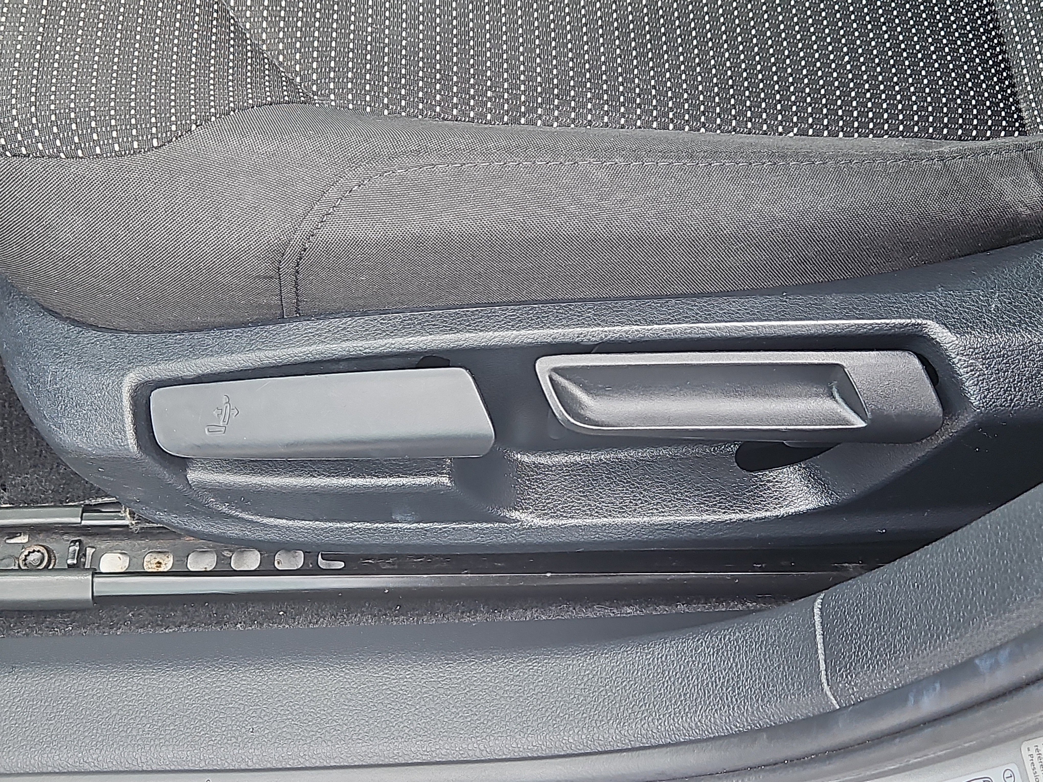 Used 2016 Volkswagen Passat 1.8T S image 11