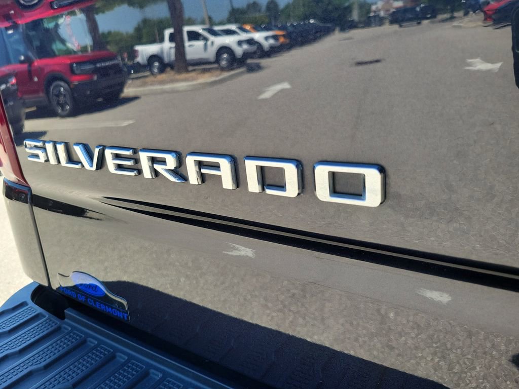 Used 2023 Chevrolet Silverado 1500 RST AWD/4WD image 9