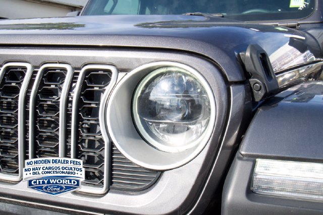 Used 2025 Jeep Wrangler Unlimited Sahara w/ Safety Group AWD/4WD image 6