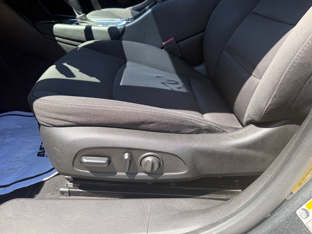 Used 2018 Chevrolet Malibu LT FWD image 28