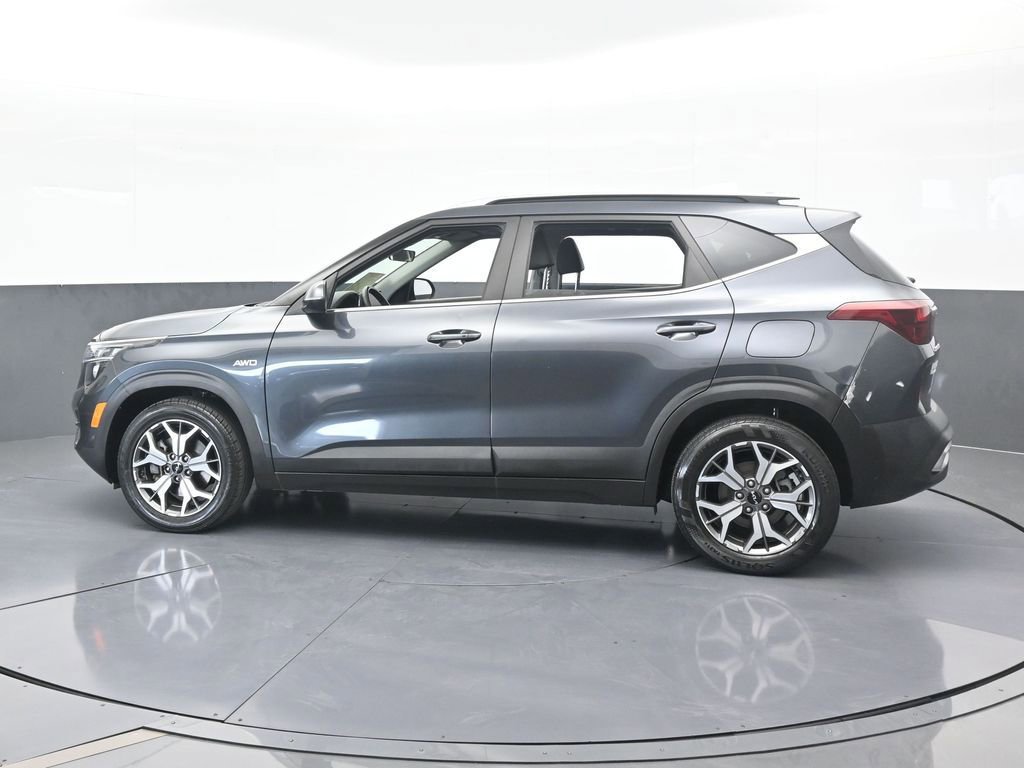 Used 2022 Kia Seltos EX image 3