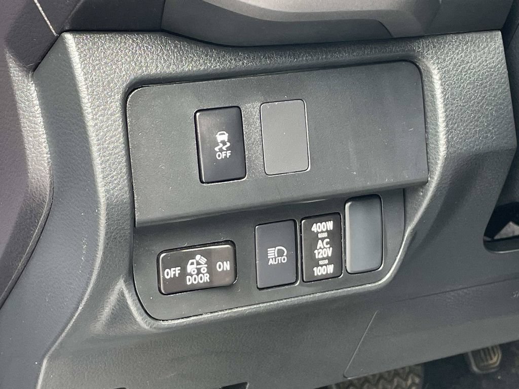 Used 2022 Toyota Tacoma TRD Off-Road w/ Technology Package AWD/4WD image 23
