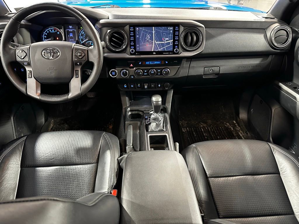 Used 2020 Toyota Tacoma TRD Sport w/ TRD Premium Sport Package AWD/4WD image 5