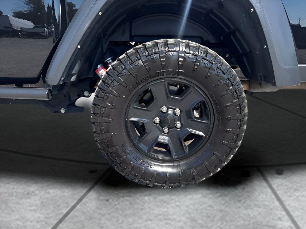 Used 2022 Jeep Gladiator Mojave w/ Cold Weather Group AWD/4WD image 35