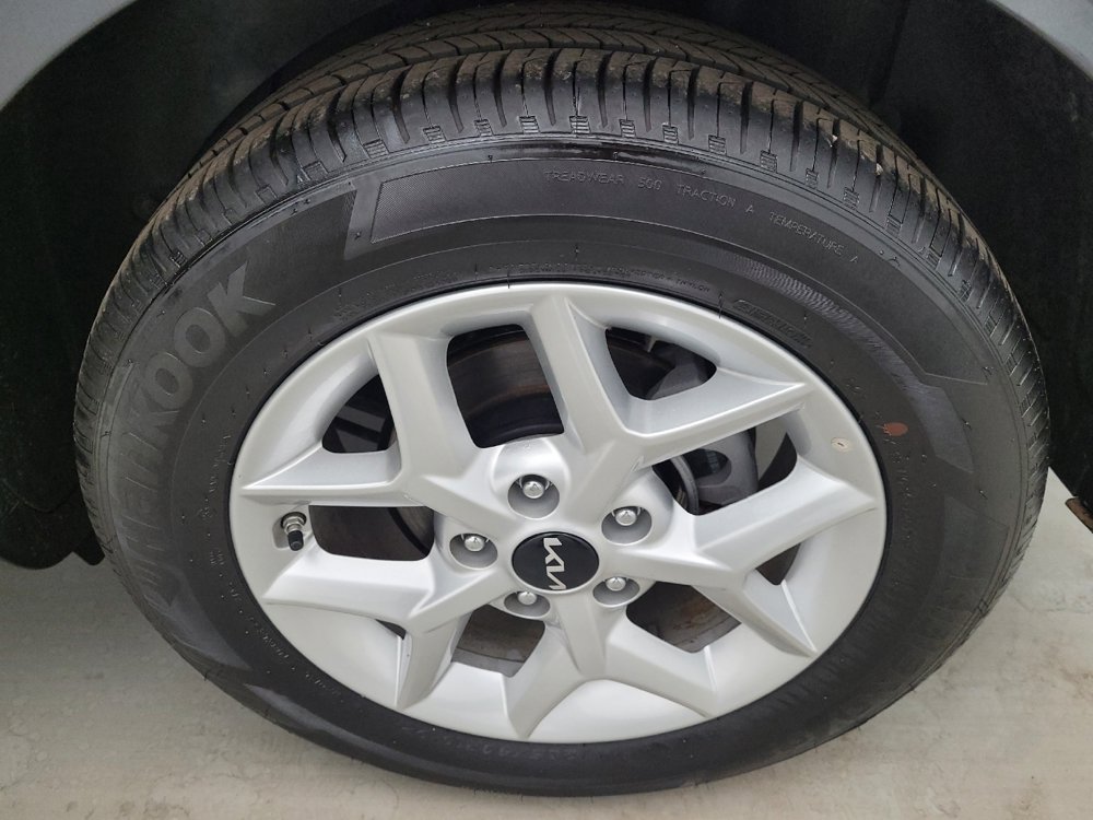 Used 2025 Kia Soul LX FWD image 31