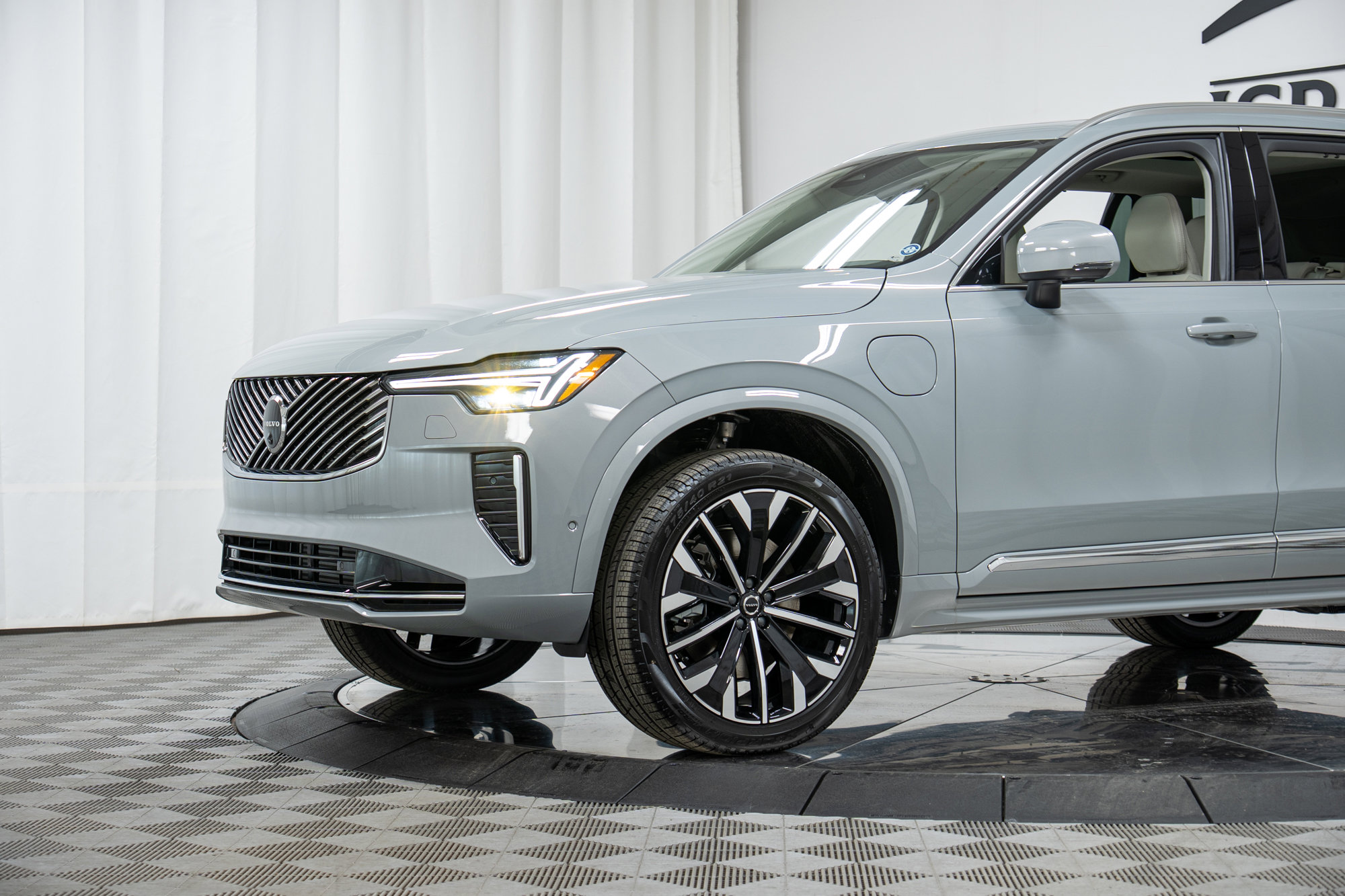 New 2026 Volvo XC90 T8 Ultra w/ Protection Package Premier image 26