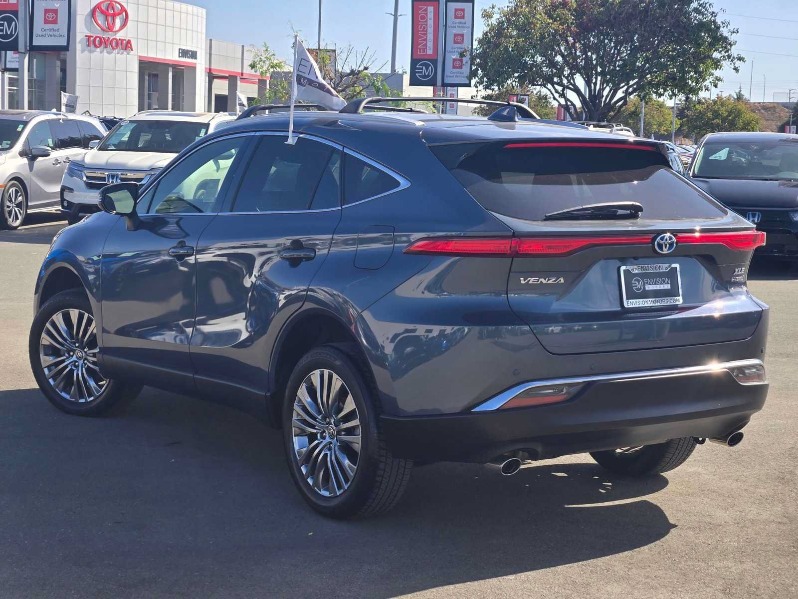 Used 2022 Toyota Venza XLE AWD/4WD image 5