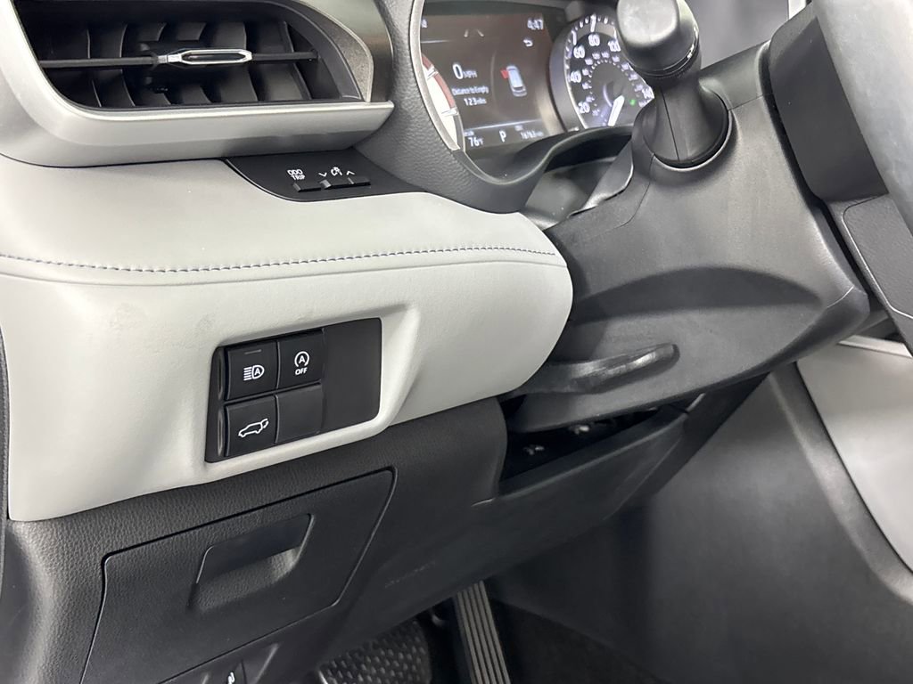Used 2024 Toyota Highlander XLE image 12