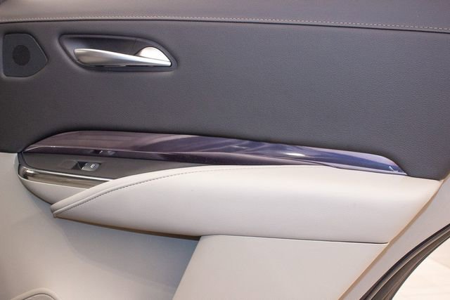 Used 2023 Cadillac XT4 Luxury w/ Cold Weather Package image 13