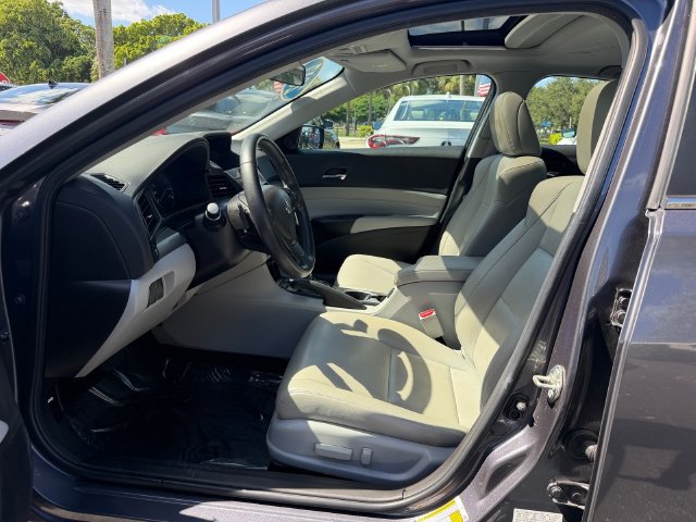 Used 2017 Acura ILX w/ AcuraWatch Plus Package FWD image 9