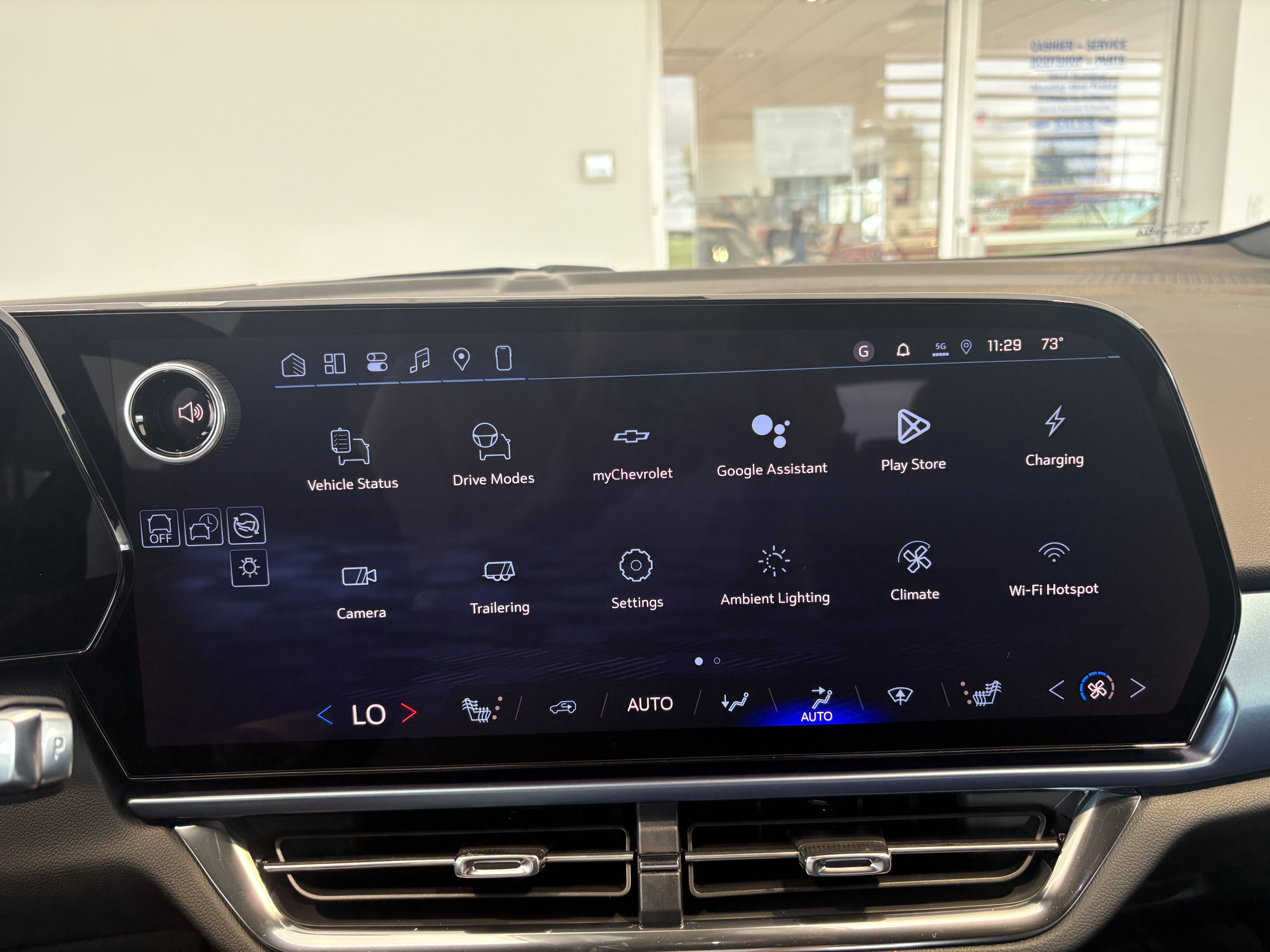 New 2026 Chevrolet Equinox EV LT w/ LPO, Blackout Package AWD/4WD image 18