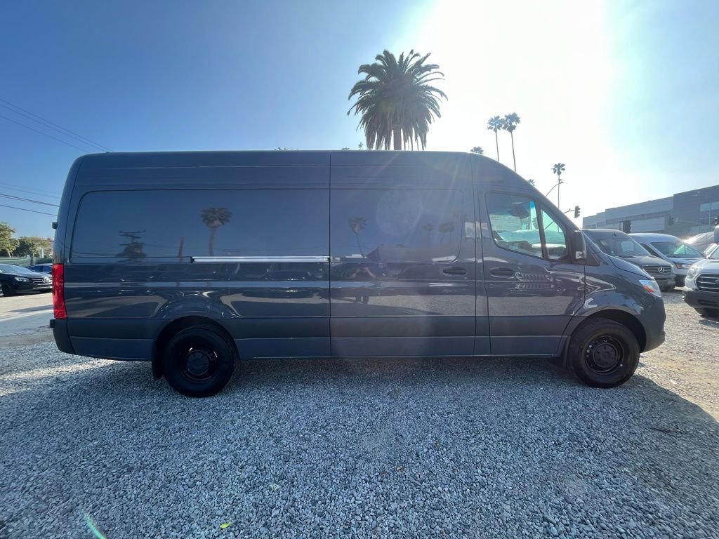 Used 2024 Mercedes-Benz Sprinter 2500 image 3