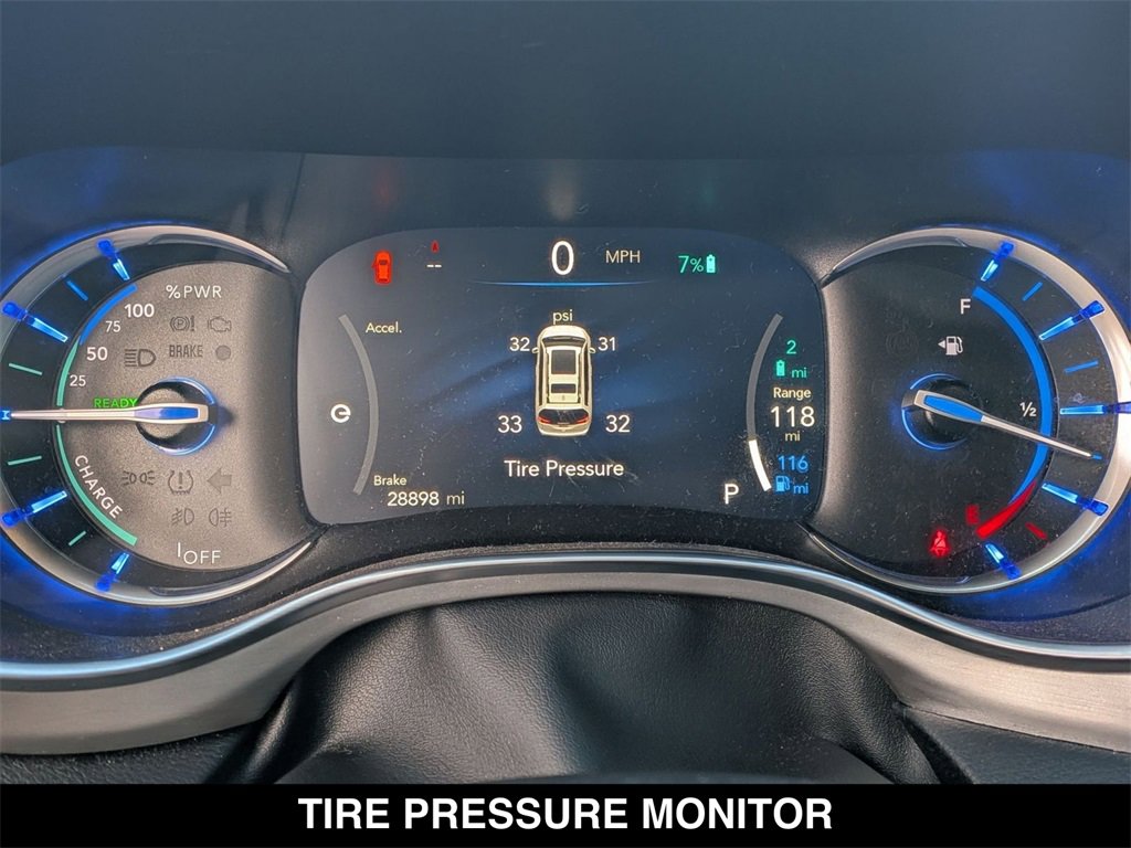 Used 2022 Chrysler Pacifica Limited w/ Uconnect Theater Family Group image 22