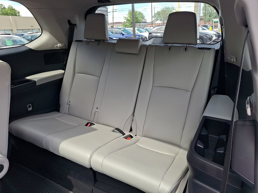 Used 2025 Toyota Grand Highlander FWD image 12