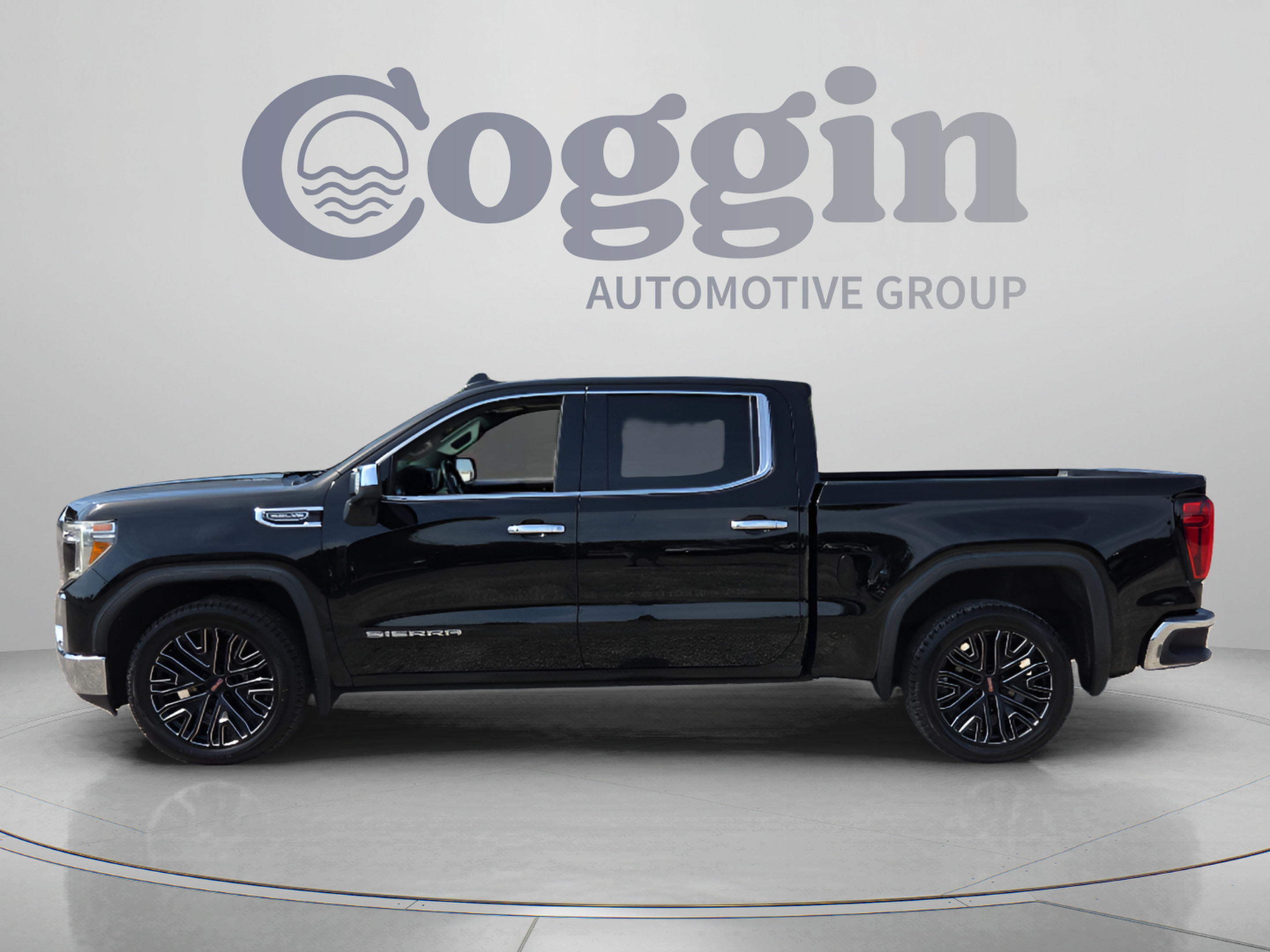 Used 2022 GMC Sierra 1500 SLT w/ SLT Premium Plus Package RWD image 2