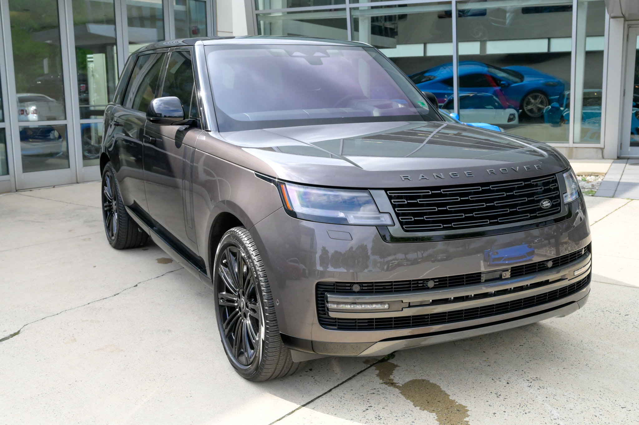 Used 2023 Land Rover Range Rover Long Wheelbase First Edition AWD/4WD image 3