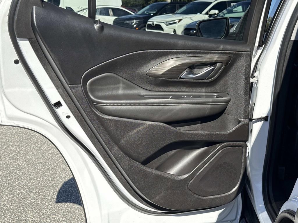 Used 2024 GMC Terrain SLT image 13