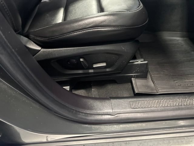 Used 2022 Ford Explorer XLT w/ Equipment Group 202A AWD/4WD image 27