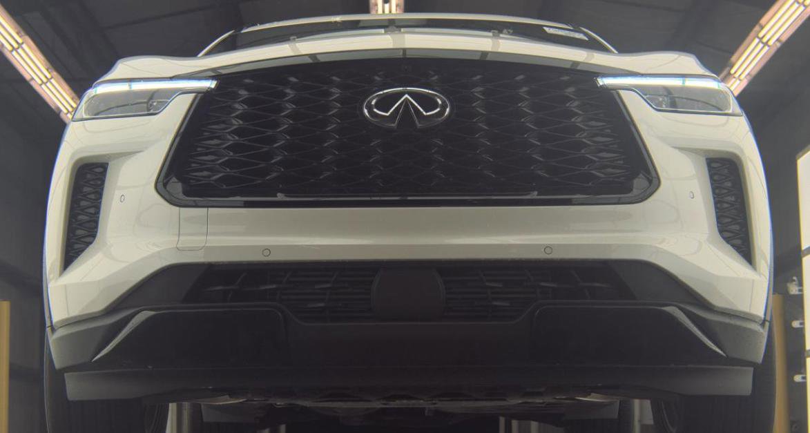 Certified 2025 INFINITI QX60 Luxe w/ Black Edition FWD image 2