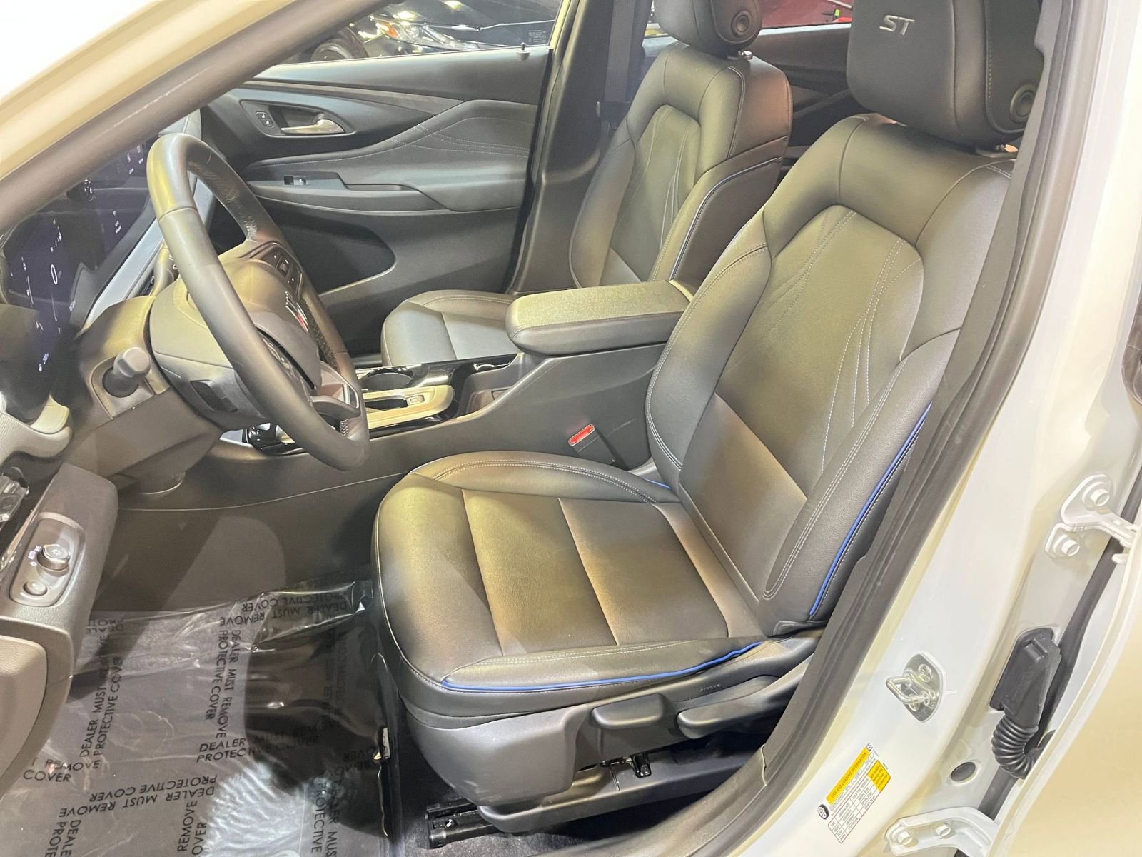 Used 2025 Buick Envista Sport Touring image 35