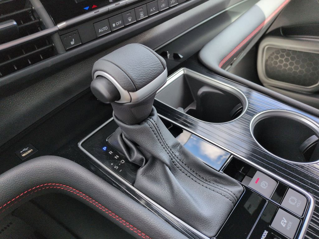 Used 2025 Toyota Sienna XSE w/ XSE Plus Package image 24