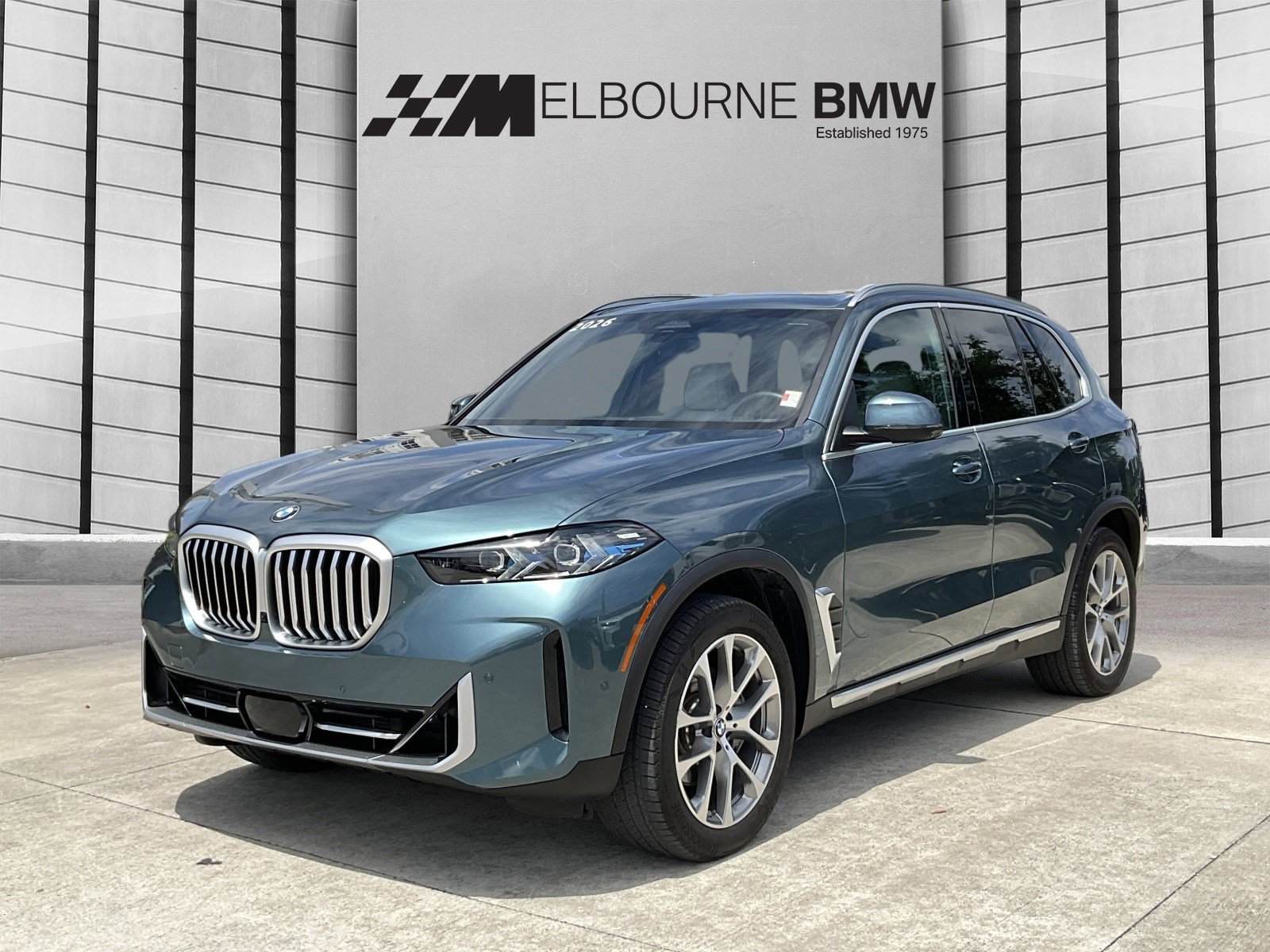 Used 2026 BMW X5 xDrive40i w/ Premium Package AWD/4WD image 3