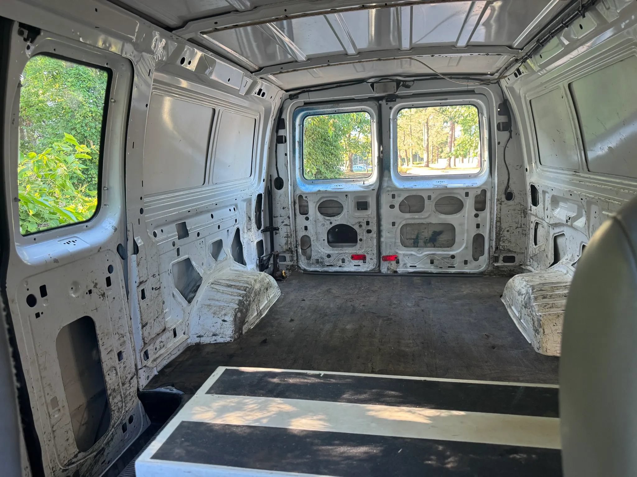 Used 2014 Ford E-350 and Econoline 350 Super Duty RWD image 7