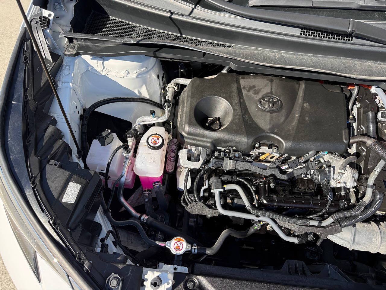 Used 2024 Toyota Sienna LE AWD/4WD image 12
