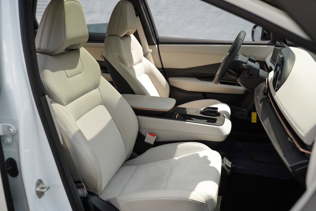 Used 2023 Nissan Ariya FWD image 25