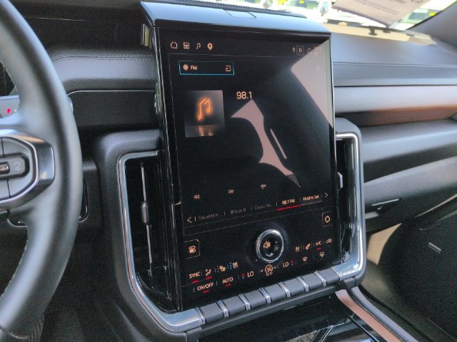 Used 2025 GMC Yukon Denali AWD/4WD image 15