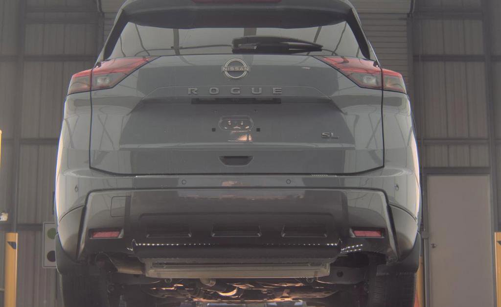 Used 2025 Nissan Rogue SL w/ Tech Package FWD image 4