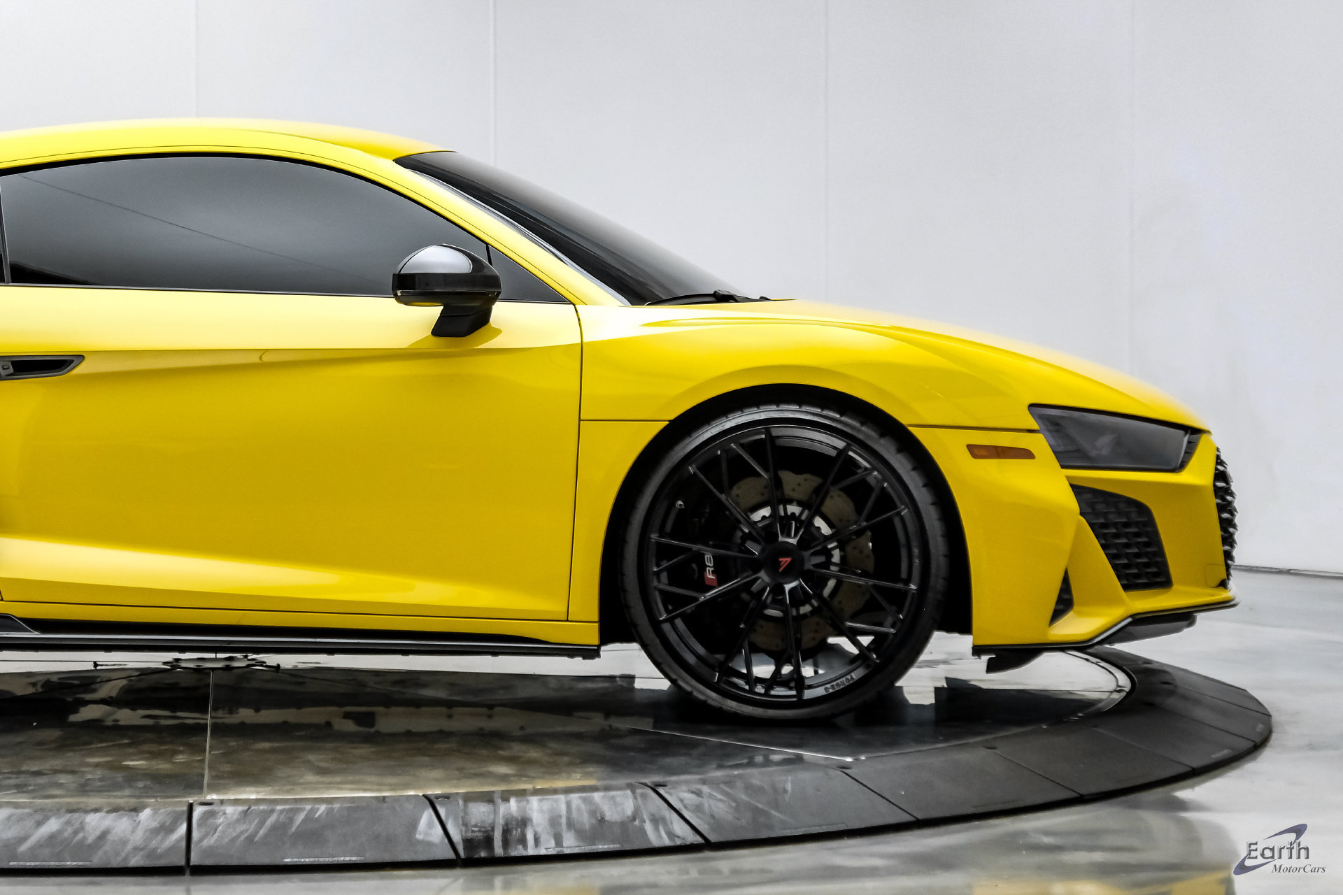 Used 2021 Audi R8 V10 w/ Premium Package RWD image 26