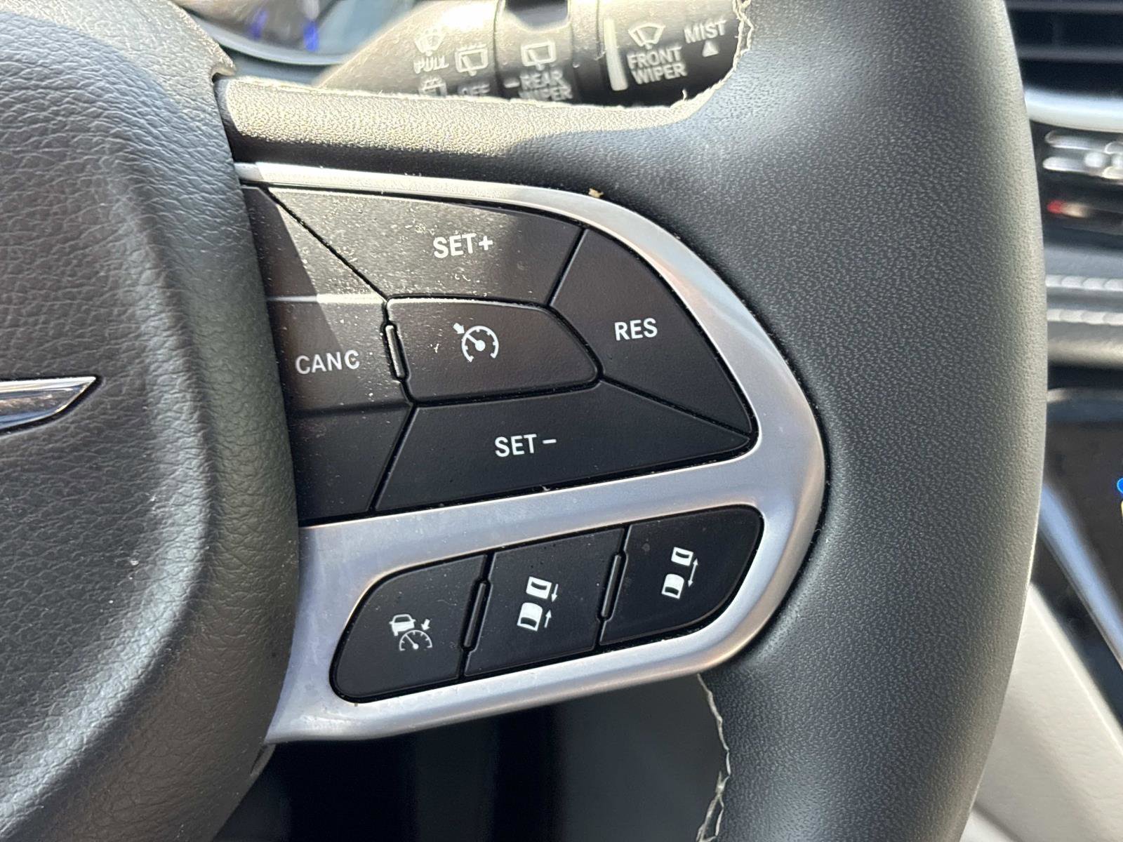 Used 2022 Chrysler Pacifica Limited image 22