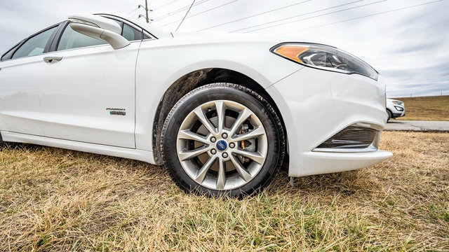 Used 2018 Ford Fusion Energi SE image 2