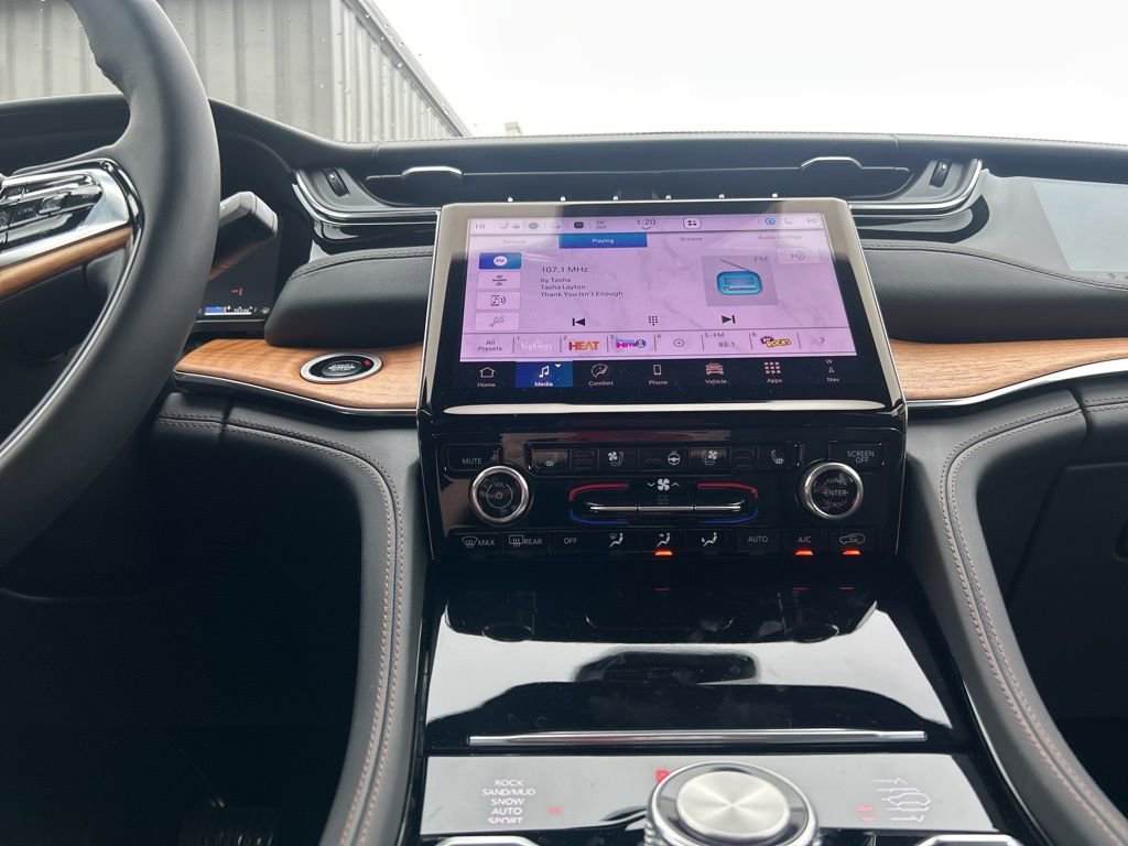 New 2025 Jeep Grand Cherokee Summit image 22